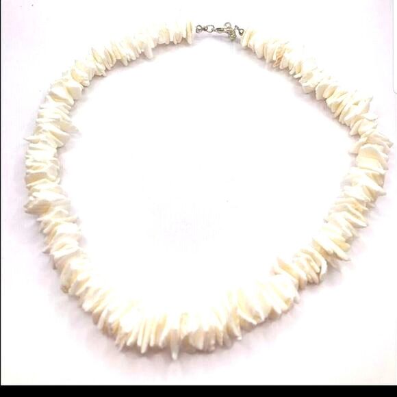 Natural puka sea shell chocker necklace. - Picture 1 of 5